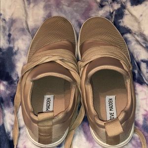 STEVE MADDEN cream shoes